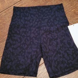 NWT size 4 align hr short 6"